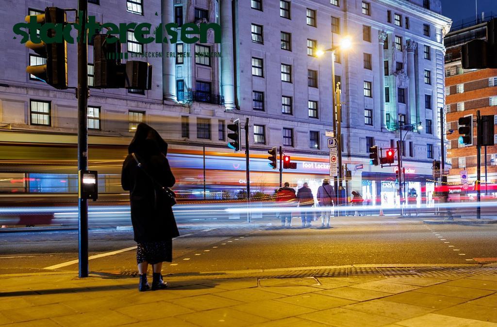 Diese Städte Bieten Projektionen Auf Nebelwände Urbane Illusionen Live Erleben