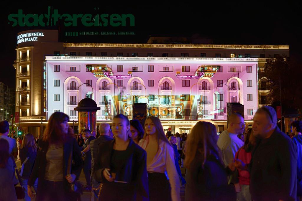 Diese Städte Bieten Projektionen Auf Nebelwände Urbane Illusionen Live Erleben