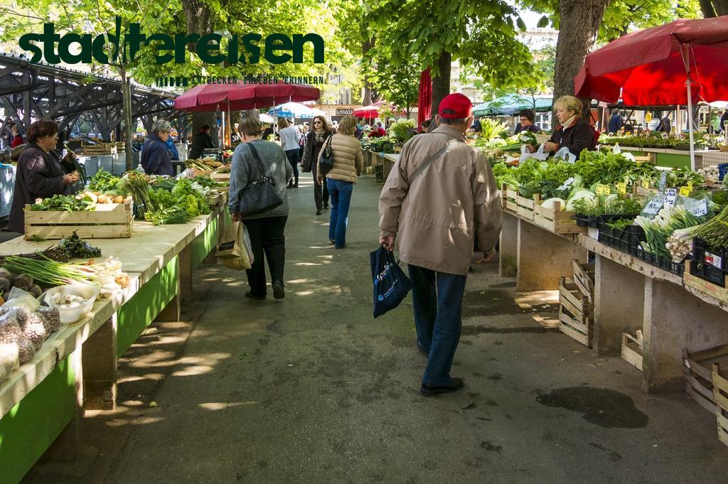 Diese Städte Haben Nachtmärkte Auf Booten Mitten Auf Flüssen