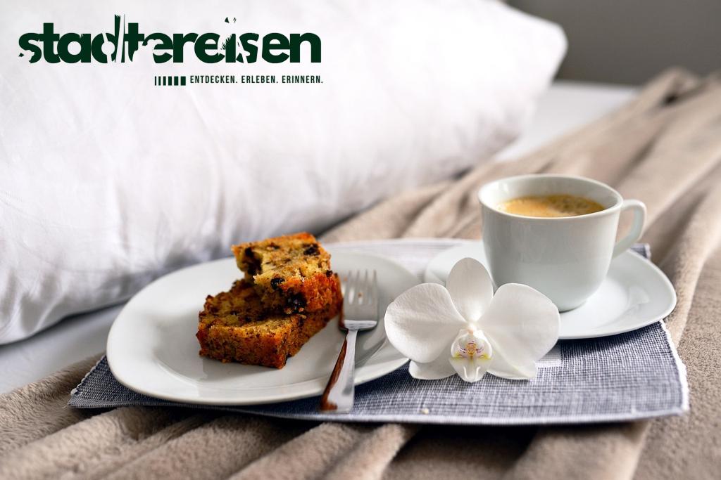 Städte Mit Café-Bussen Die Ständig Durch Die Stadt Rollen