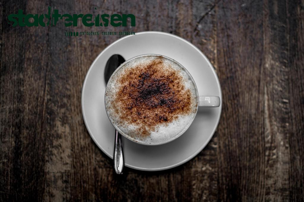 Städte Mit Café-Bussen Die Ständig Durch Die Stadt Rollen