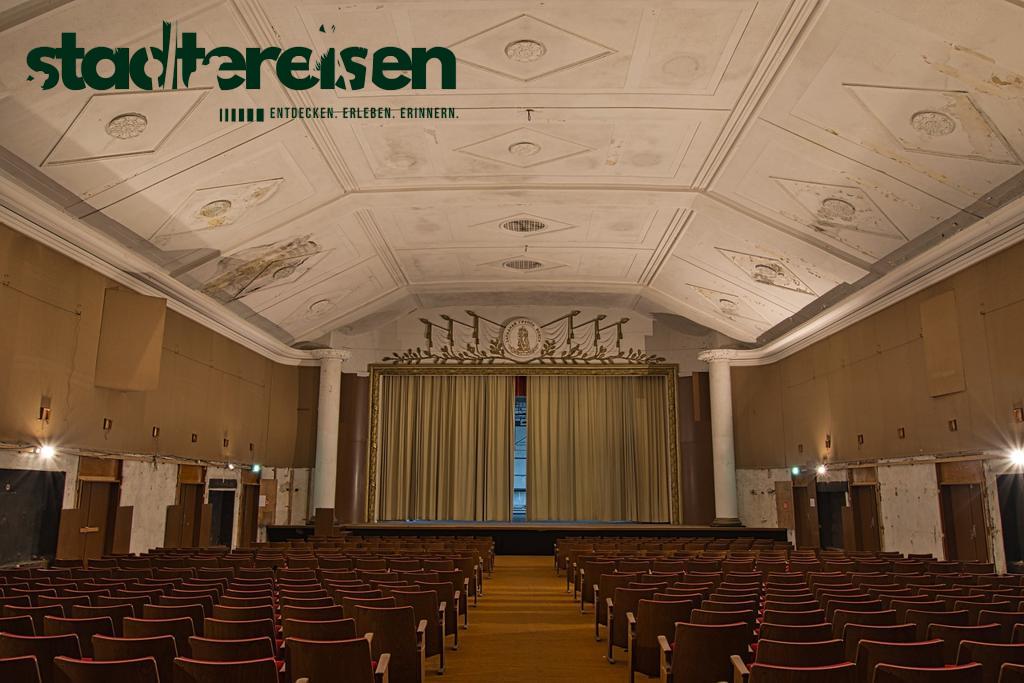 Städte Mit Fahrenden Theatern Auf Straßenbahnschienen Erleben