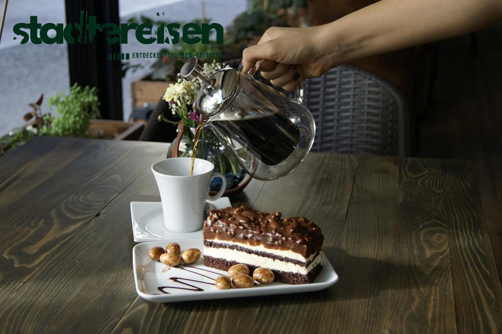 Städte Mit Hängenden Cafés Kaffee Trinken In Schwebenden Hütten