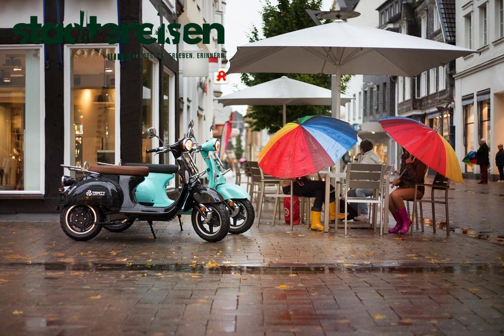 Städte Mit Hängenden Cafés Kaffee Trinken In Schwebenden Hütten