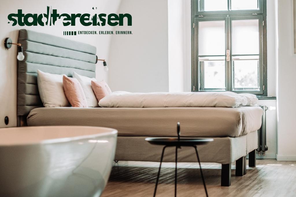 Städte Mit Hotels Auf Kränen Über Dem Wasser