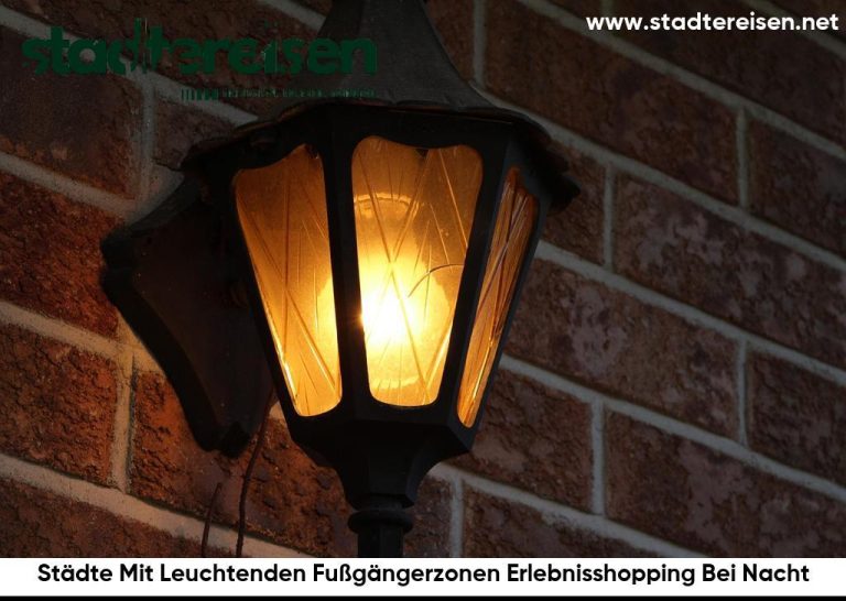 Städte Mit Leuchtenden Fußgängerzonen Erlebnisshopping Bei Nacht