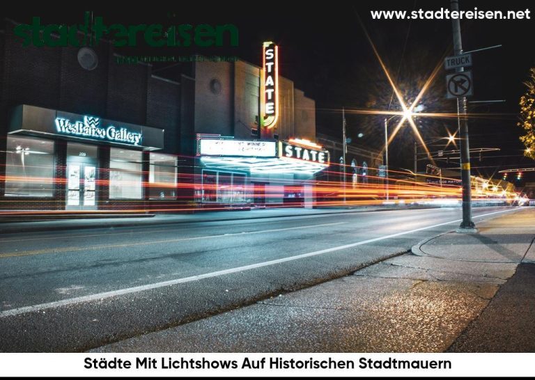 Städte Mit Lichtshows Auf Historischen Stadtmauern