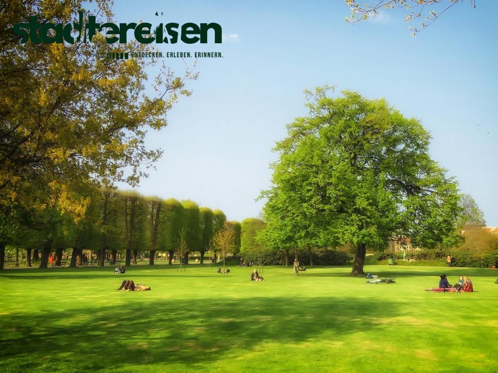 Städte Mit Öffentlichen Klavieren Spontane Konzerte Auf Dem Gehweg