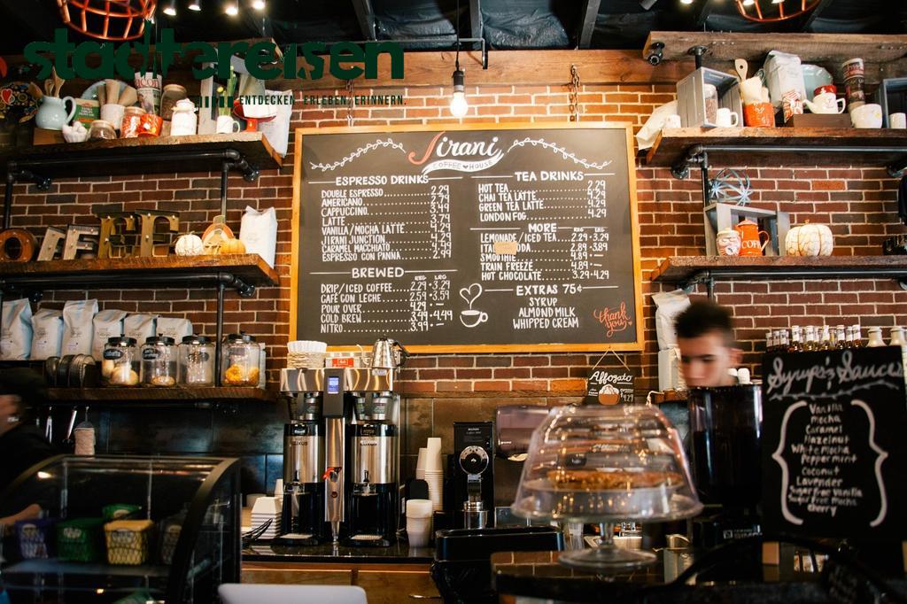 Städte Mit Schwimmenden Cafés Zwischen Hausbooten