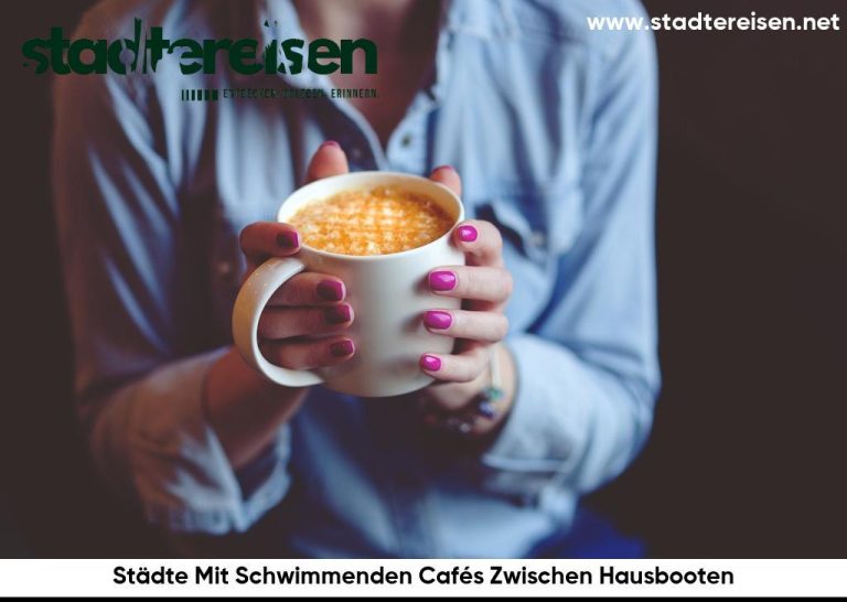 Städte Mit Schwimmenden Cafés Zwischen Hausbooten