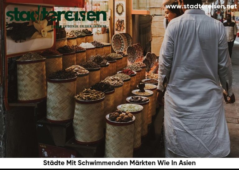 Städte Mit Schwimmenden Märkten Wie In Asien