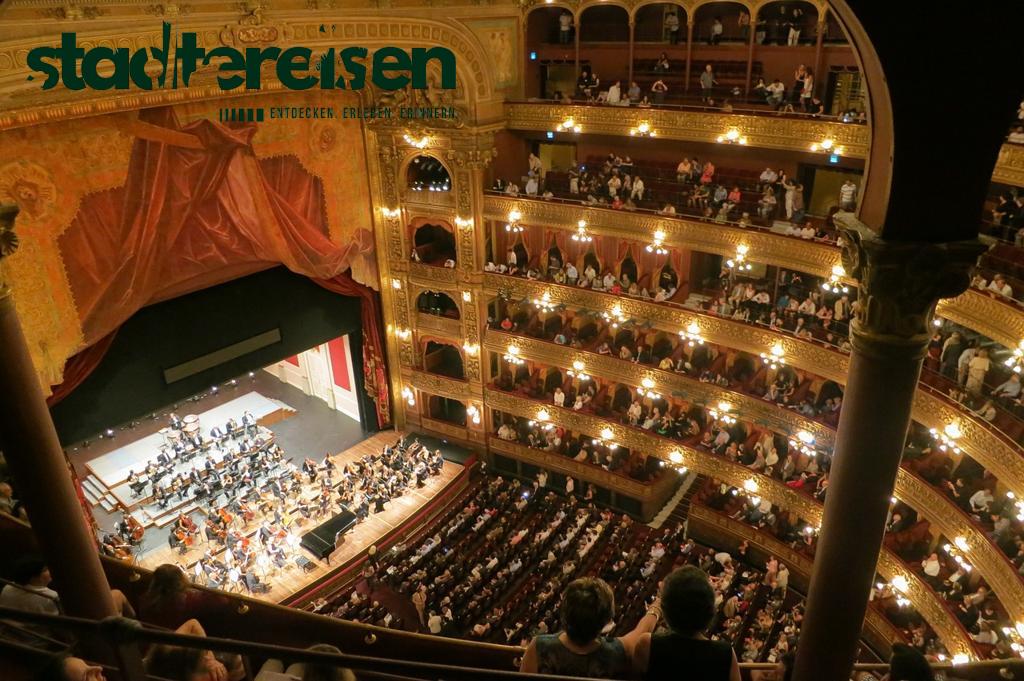 Städte Mit Schwimmenden Theaterbühnen Kultur Mitten Auf Dem Wasser
