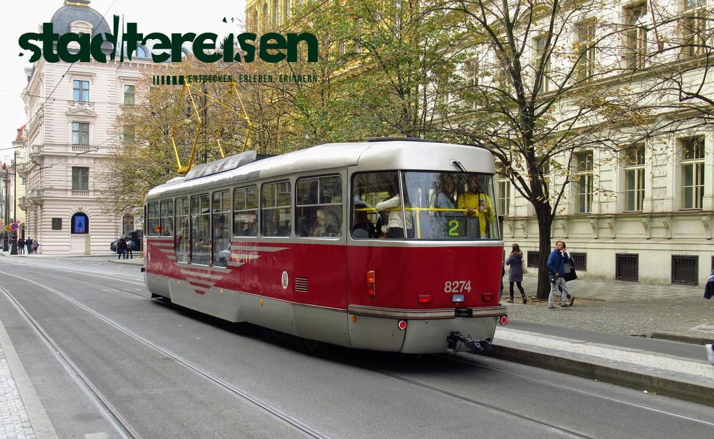 Städte Mit Straßenbahnen Als Fahrende Kunstgalerien
