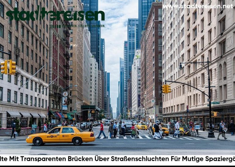 Städte Mit Transparenten Brücken Über Straßenschluchten Für Mutige Spaziergänge