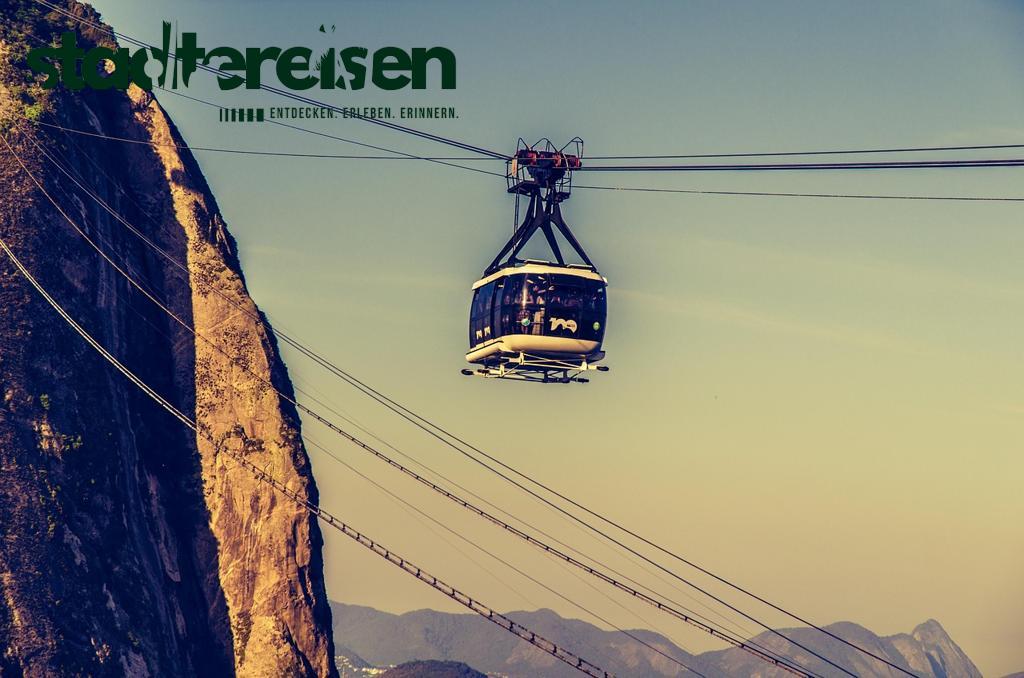 Städte Mit Urbanen Seilbahnen Als Teil Des Öffentlichen Verkehrs