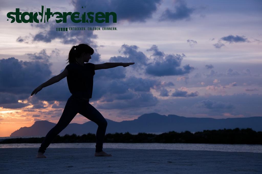 Welche Städte Bieten Rooftop-Yoga Mit Aussicht Kostenlose Oder Günstige Optionen