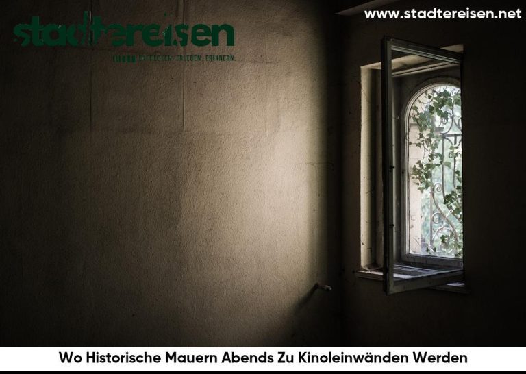 Wo Historische Mauern Abends Zu Kinoleinwänden Werden
