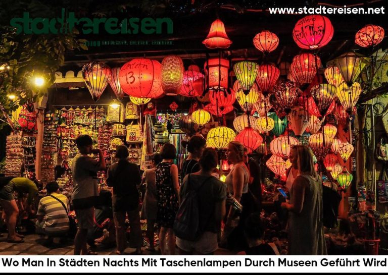 Wo Man In Städten Nachts Mit Taschenlampen Durch Museen Geführt Wird