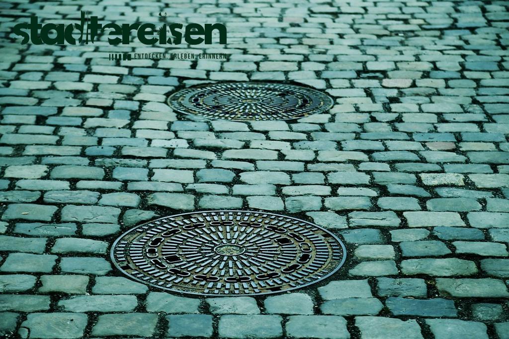Wo Straßen Mit Mosaiken Bedeckt Sind Kunstvolle Wege Durch Die Stadt