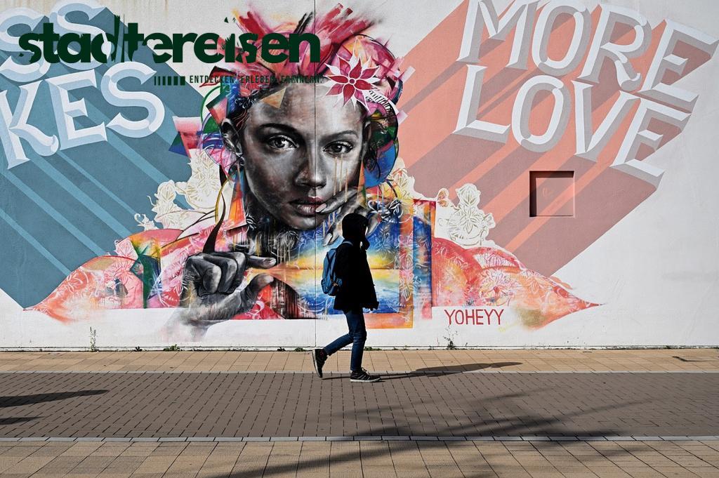 Wo Stromkästen Zur Kunstgalerie Werden Straßenkunst Auf Kleinstem Raum