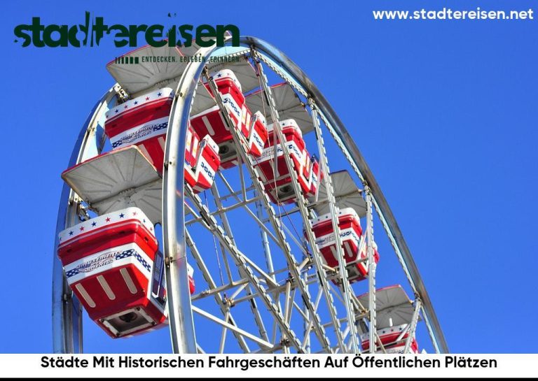 Städte Mit Historischen Fahrgeschäften Auf Öffentlichen Plätzen