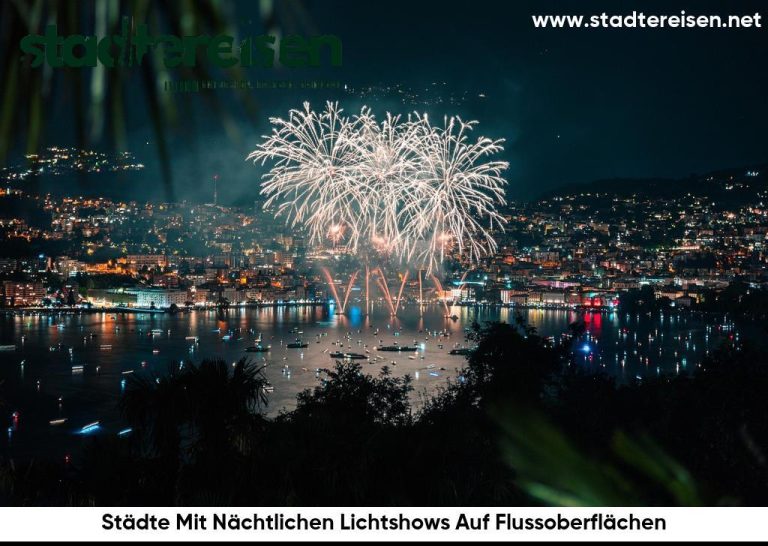 Städte Mit Nächtlichen Lichtshows Auf Flussoberflächen