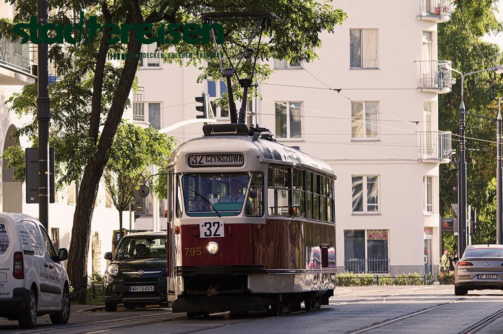 Städte Mit Rollenden Food-Trams Auf Stillgelegten Bahnlinien