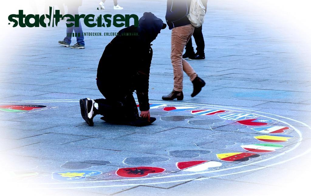 Städte Mit Street-Art-Gassen, Die Nur Im Regen Sichtbar Werden