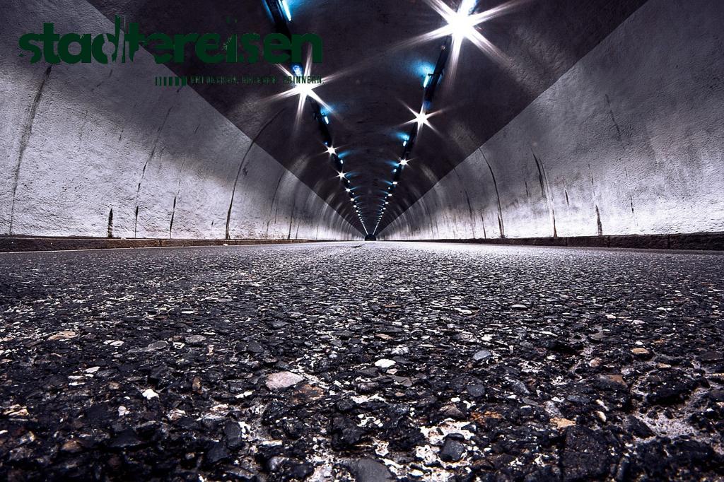 Städte Mit Verborgenen Tunneln Unter Den Füßen